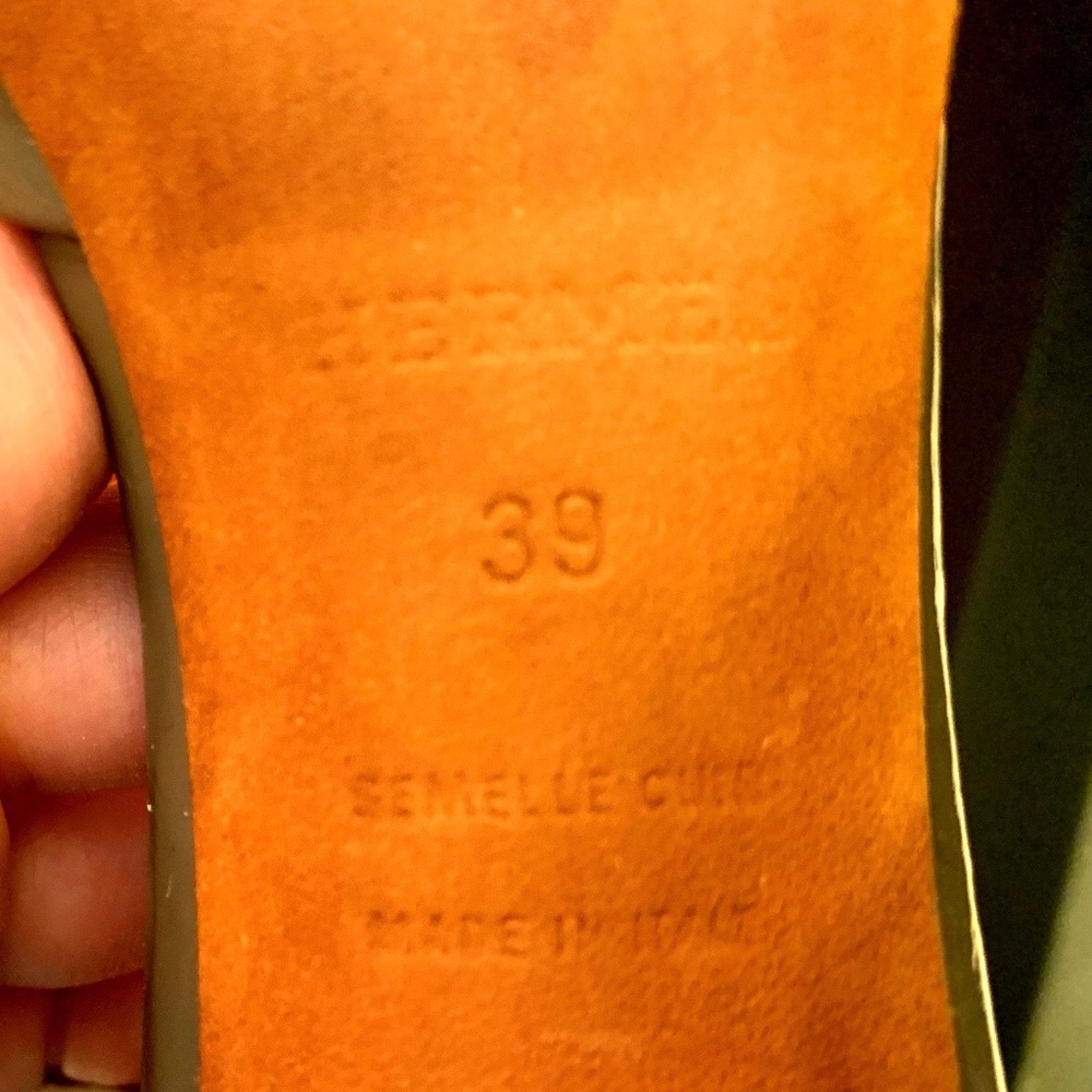 Hermes Classic Bicolour suede & leather broguing heeled pumps EU 39 - Picture 7 of 8